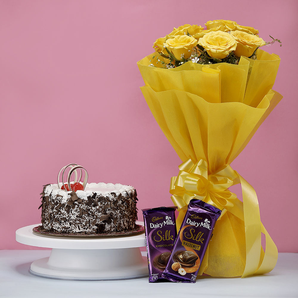Yellow Roses & Cake With Chocolate